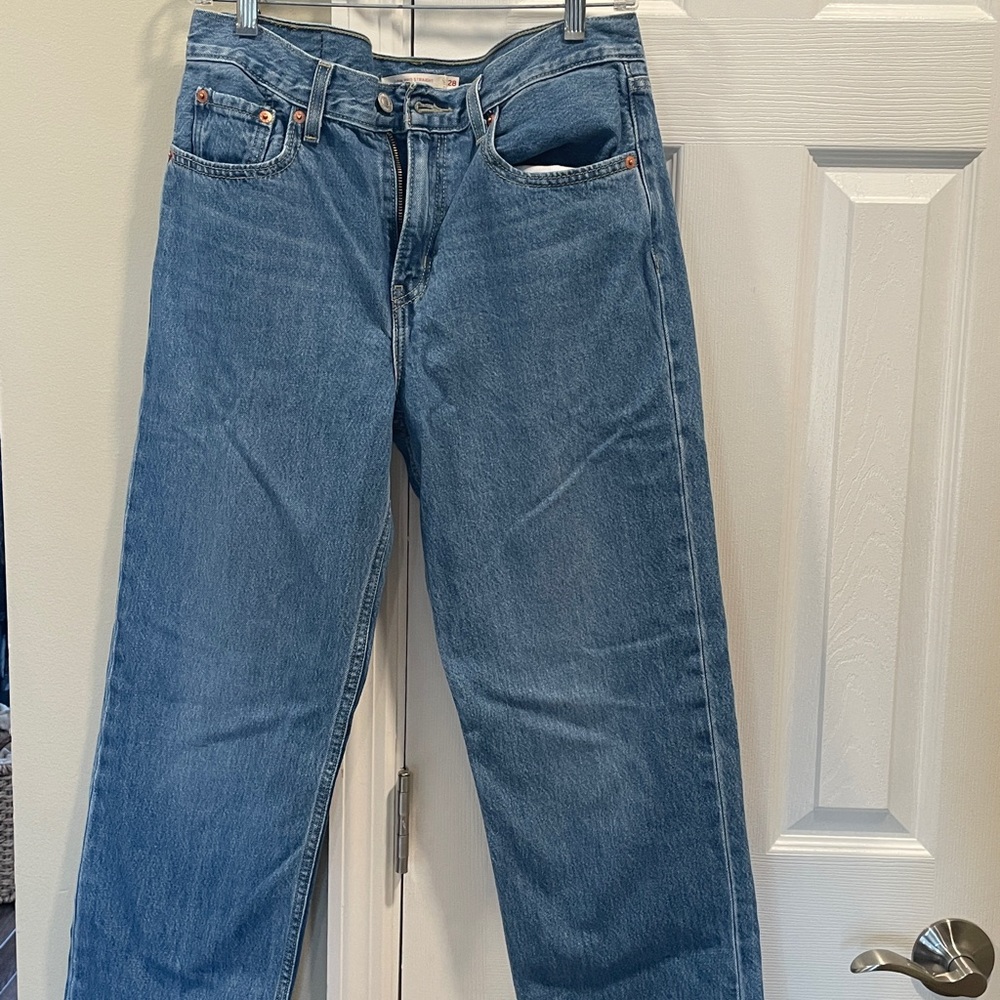 LEVIS - STRAIGHT LEG JEANS, SIZE 28